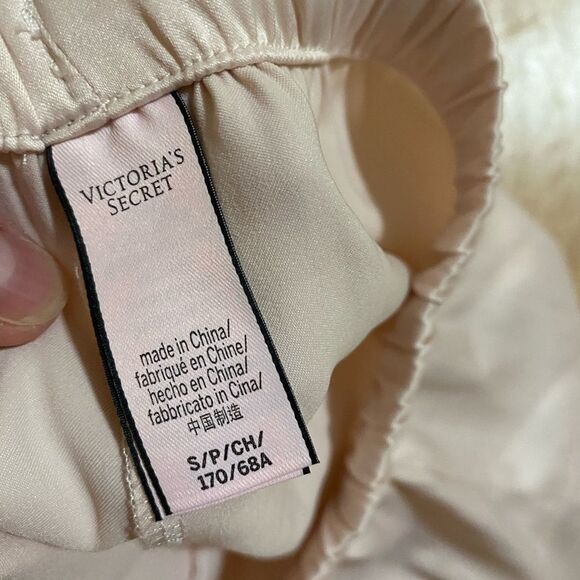 Victoria's Secret Pink Satin Ruffle Sleep Shorts Small - Picture 5 of 5